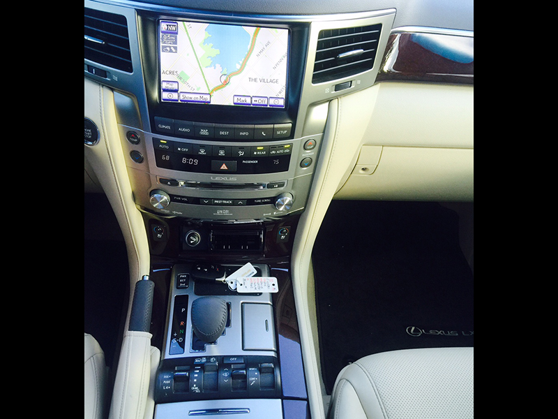 9th Image of a 2015 LEXUS LX 570