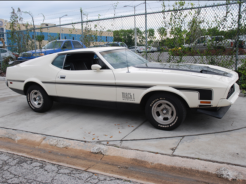 3rd Image of a 1972 FORD MACH 1