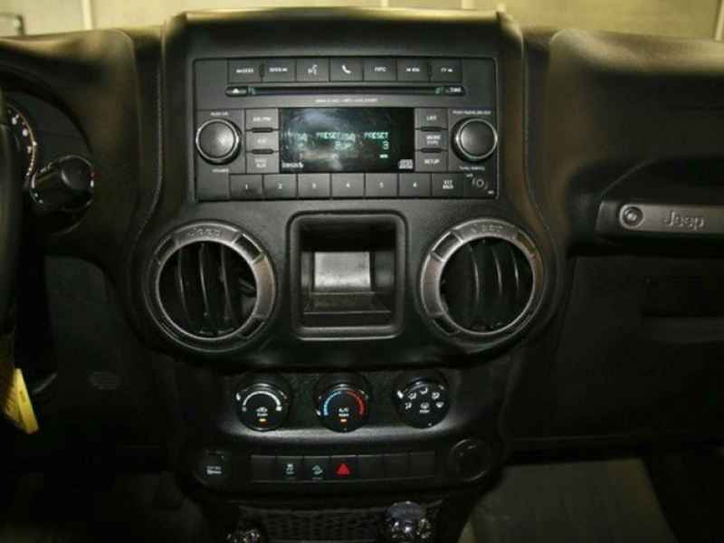 24th Image of a 2013 JEEP WRANGLER