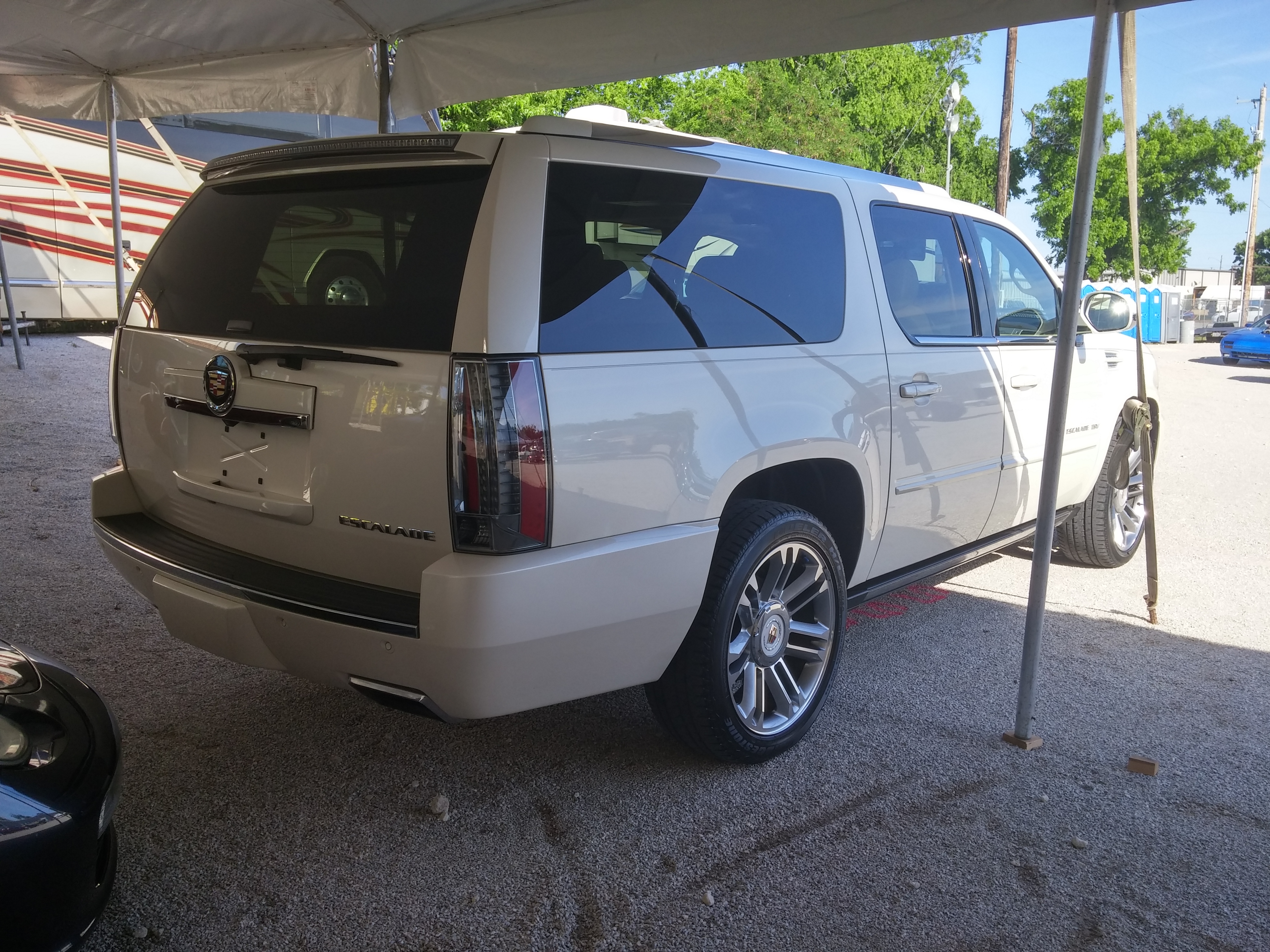 1st Image of a 2014 CADILLAC ESCALADE ESV PREMIUM