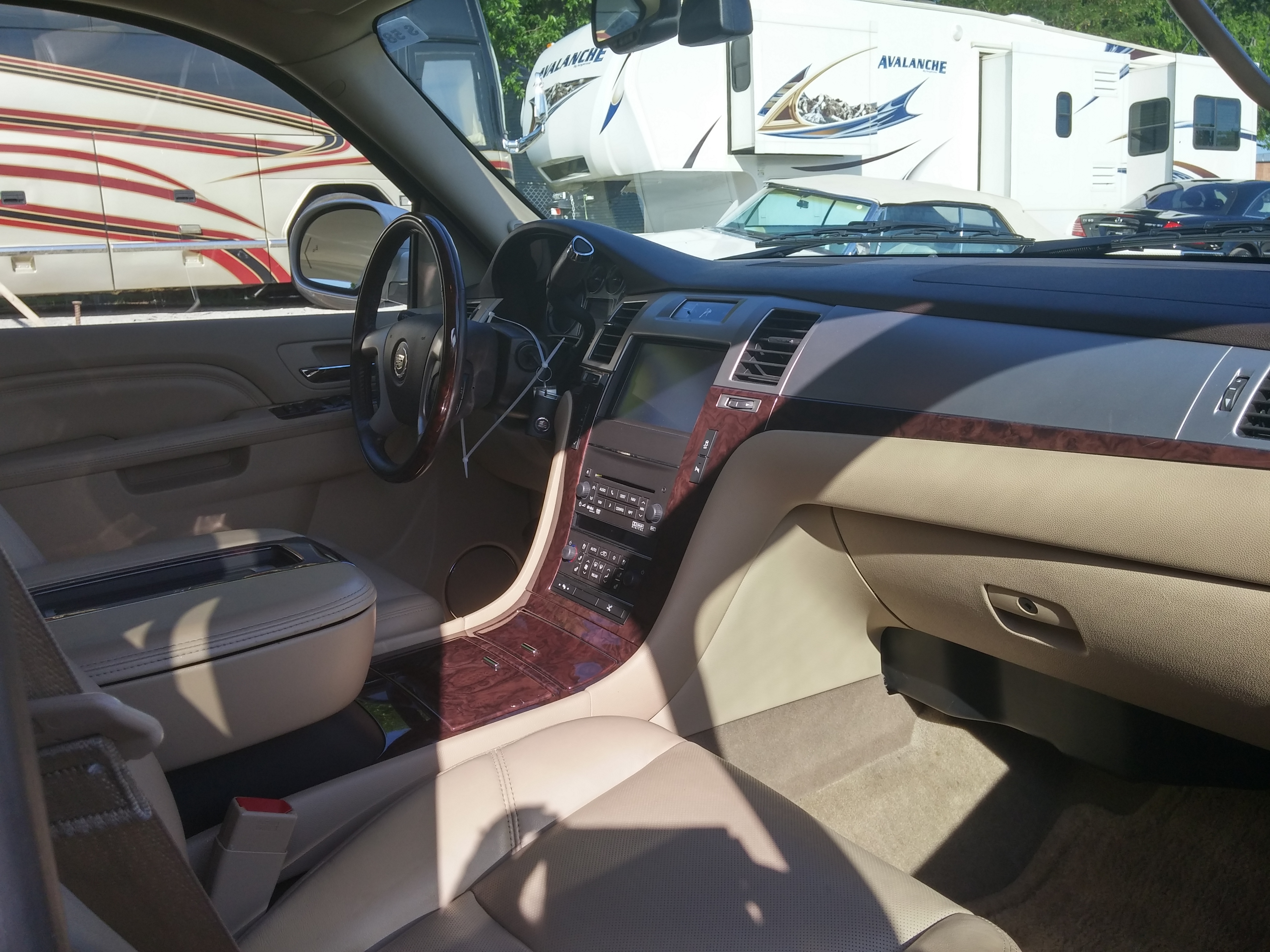 3rd Image of a 2014 CADILLAC ESCALADE ESV PREMIUM