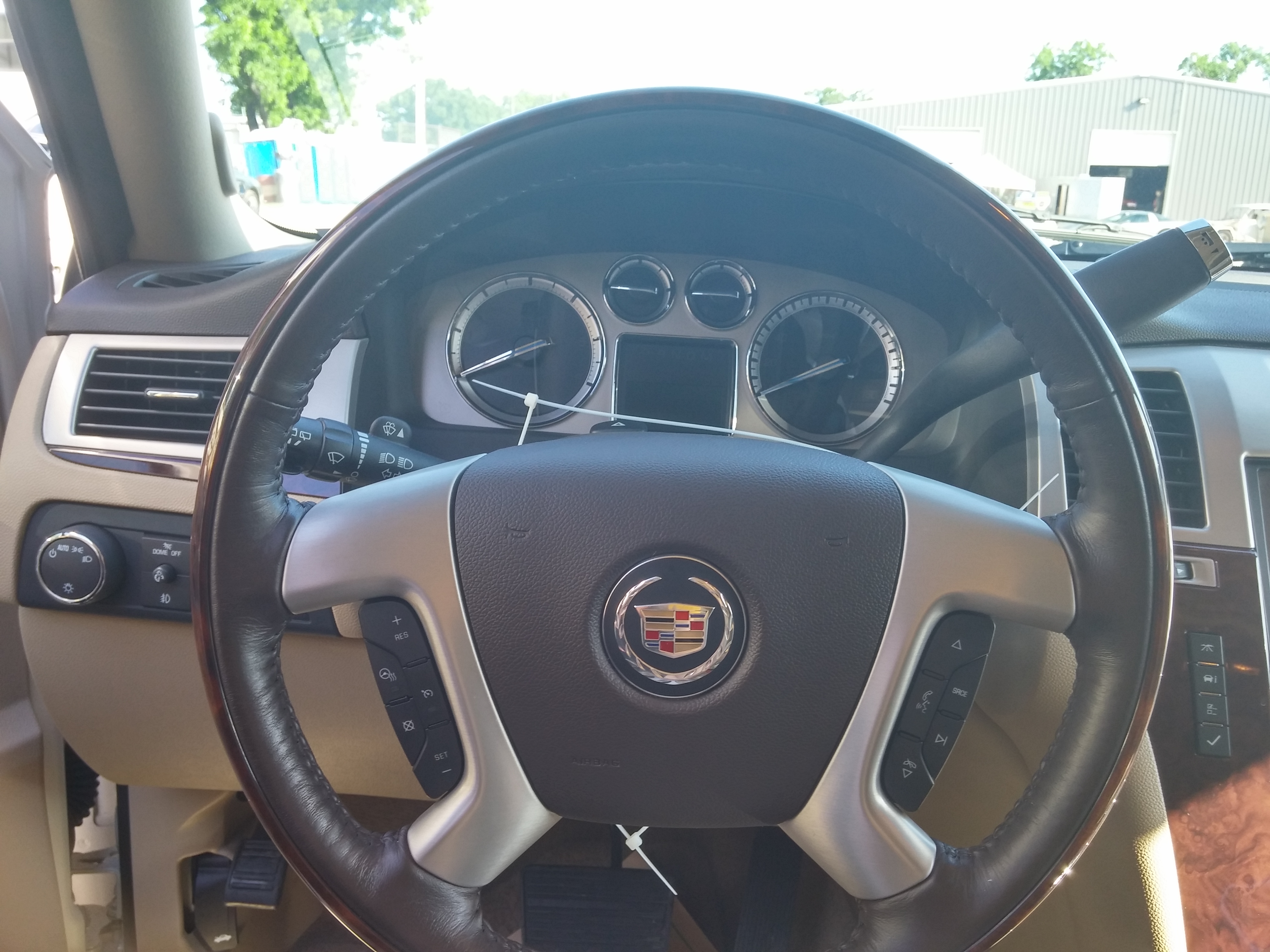 6th Image of a 2014 CADILLAC ESCALADE ESV PREMIUM