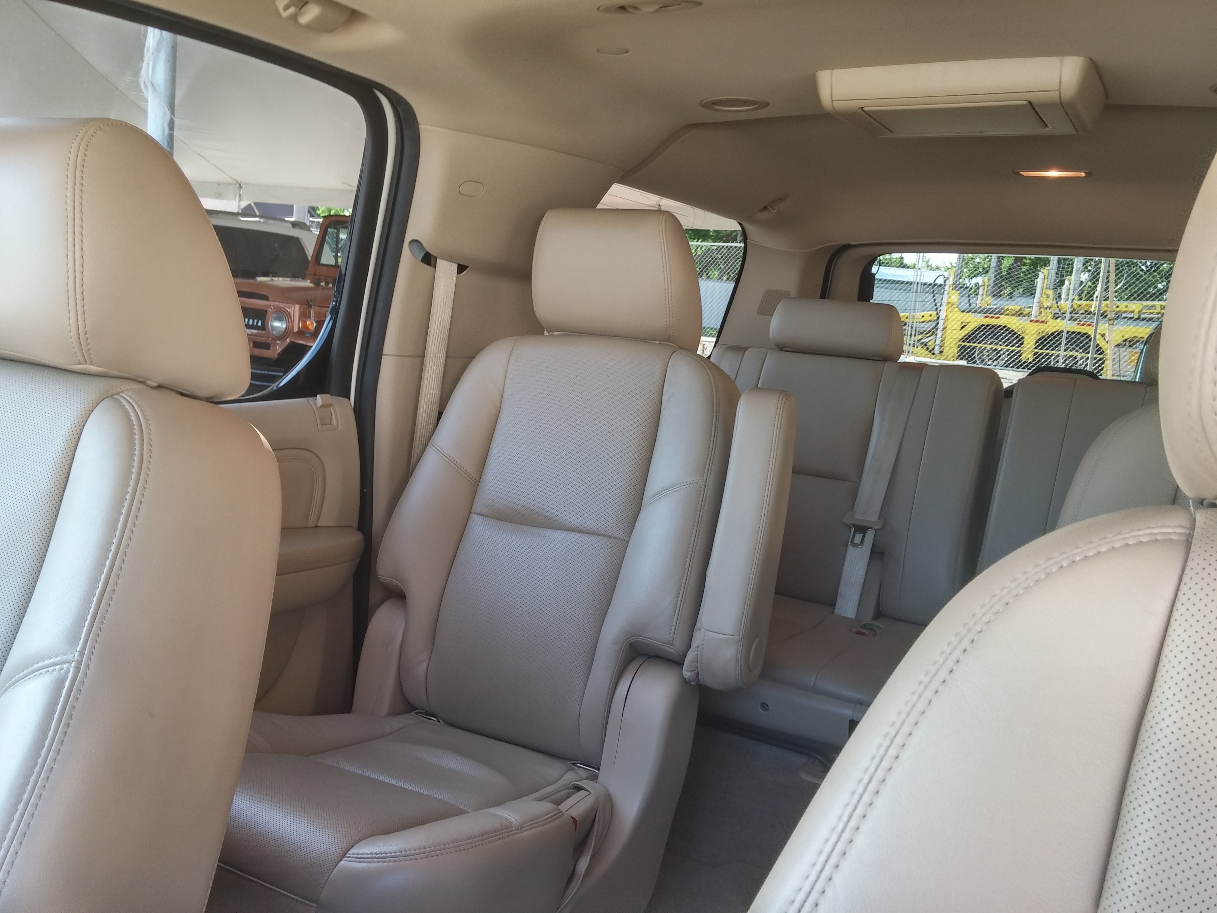 7th Image of a 2014 CADILLAC ESCALADE ESV PREMIUM