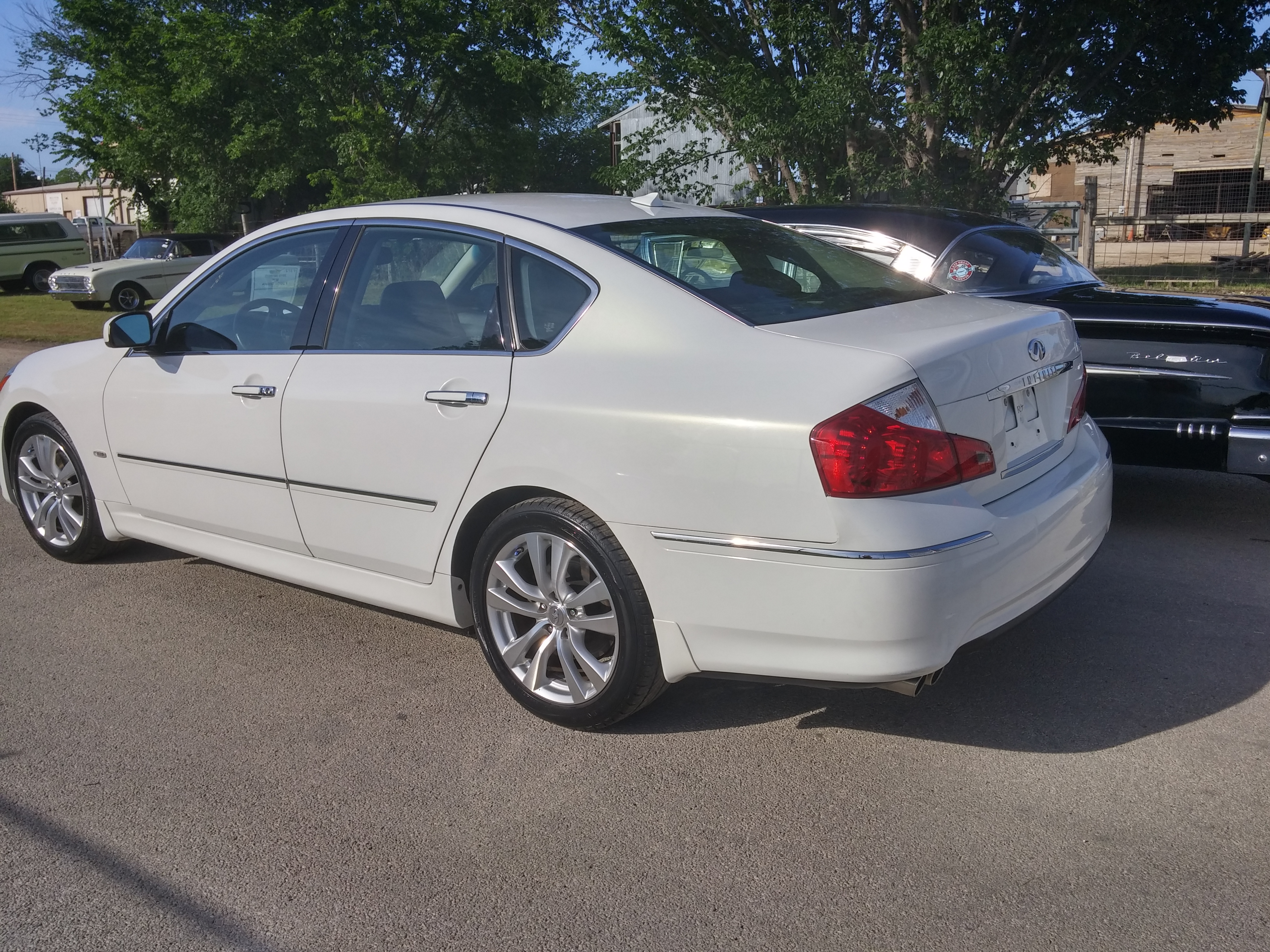 1st Image of a 2010 INFINITI M35