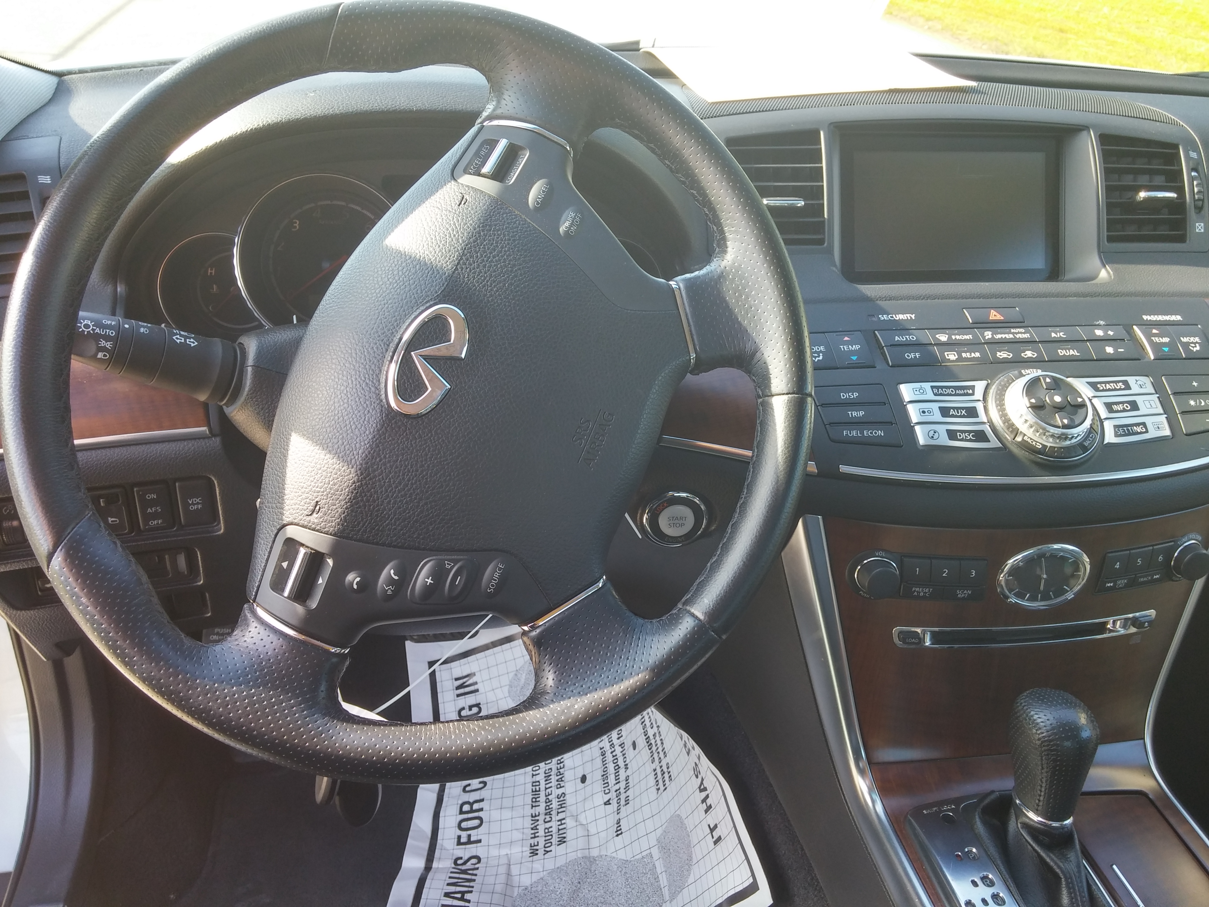 4th Image of a 2010 INFINITI M35