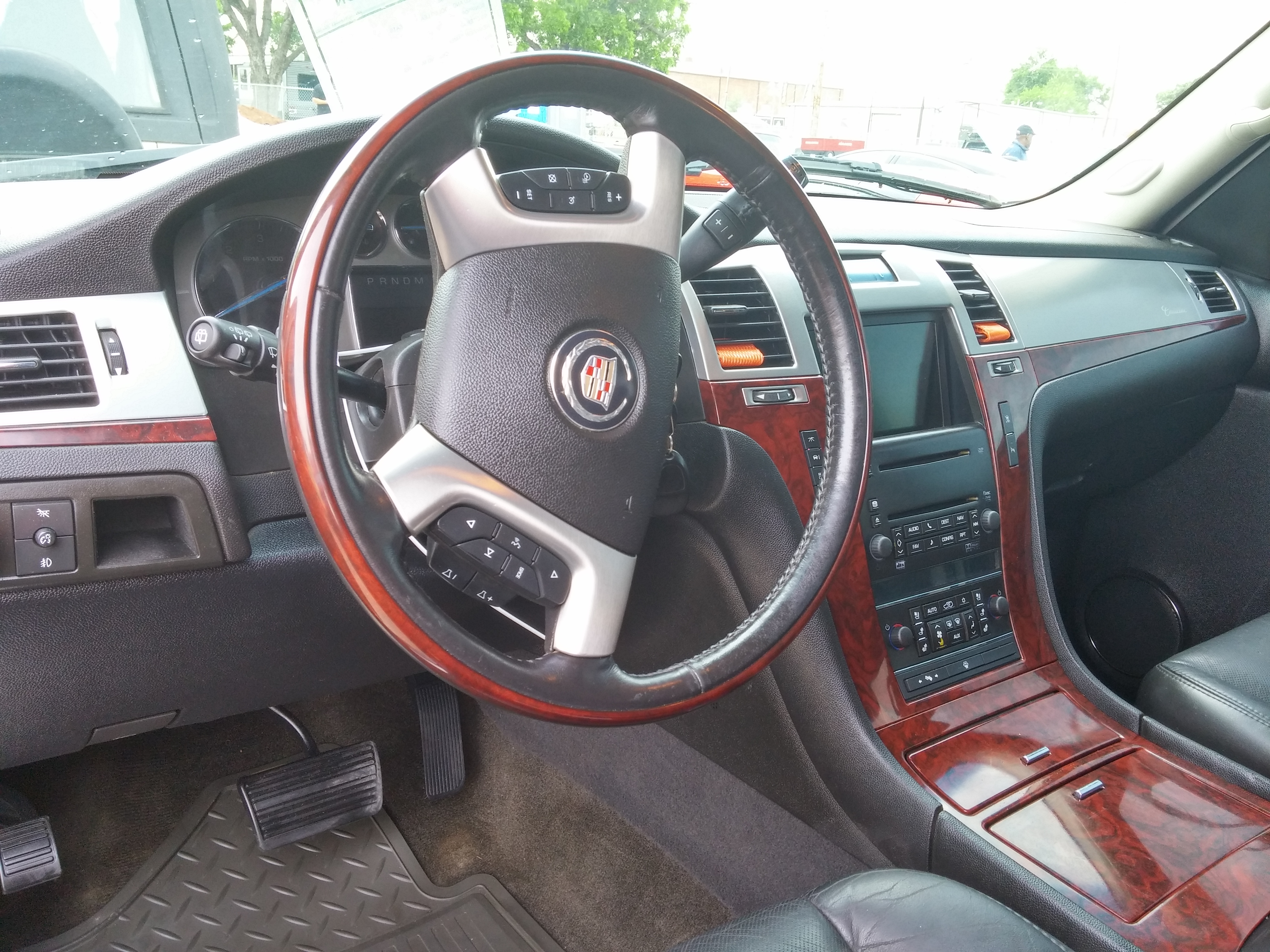 5th Image of a 2007 CADILLAC ESCALADE 1500; LUXURY