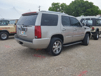 Image 2 of 7 of a 2007 CADILLAC ESCALADE 1500; LUXURY