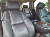 Image 4 of 7 of a 2007 CADILLAC ESCALADE 1500; LUXURY