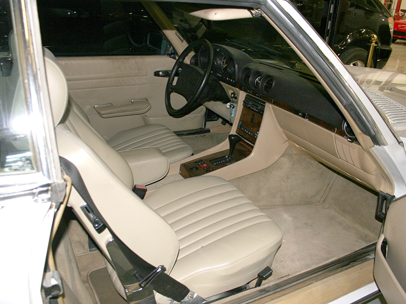 4th Image of a 1989 MERCEDES-BENZ 560 560SL