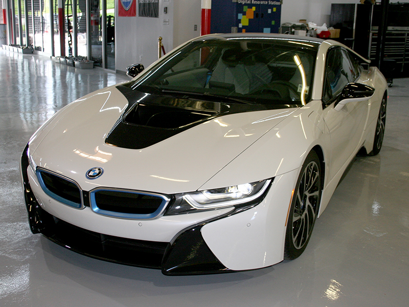 2nd Image of a 2015 BMW I8