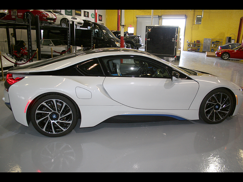 4th Image of a 2015 BMW I8