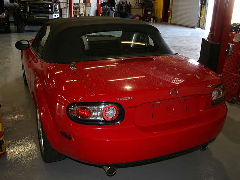 3rd Image of a 2006 MAZDA MX-5 MIATA SPORT