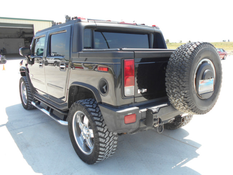 1st Image of a 2005 HUMMER SUT LUXURY