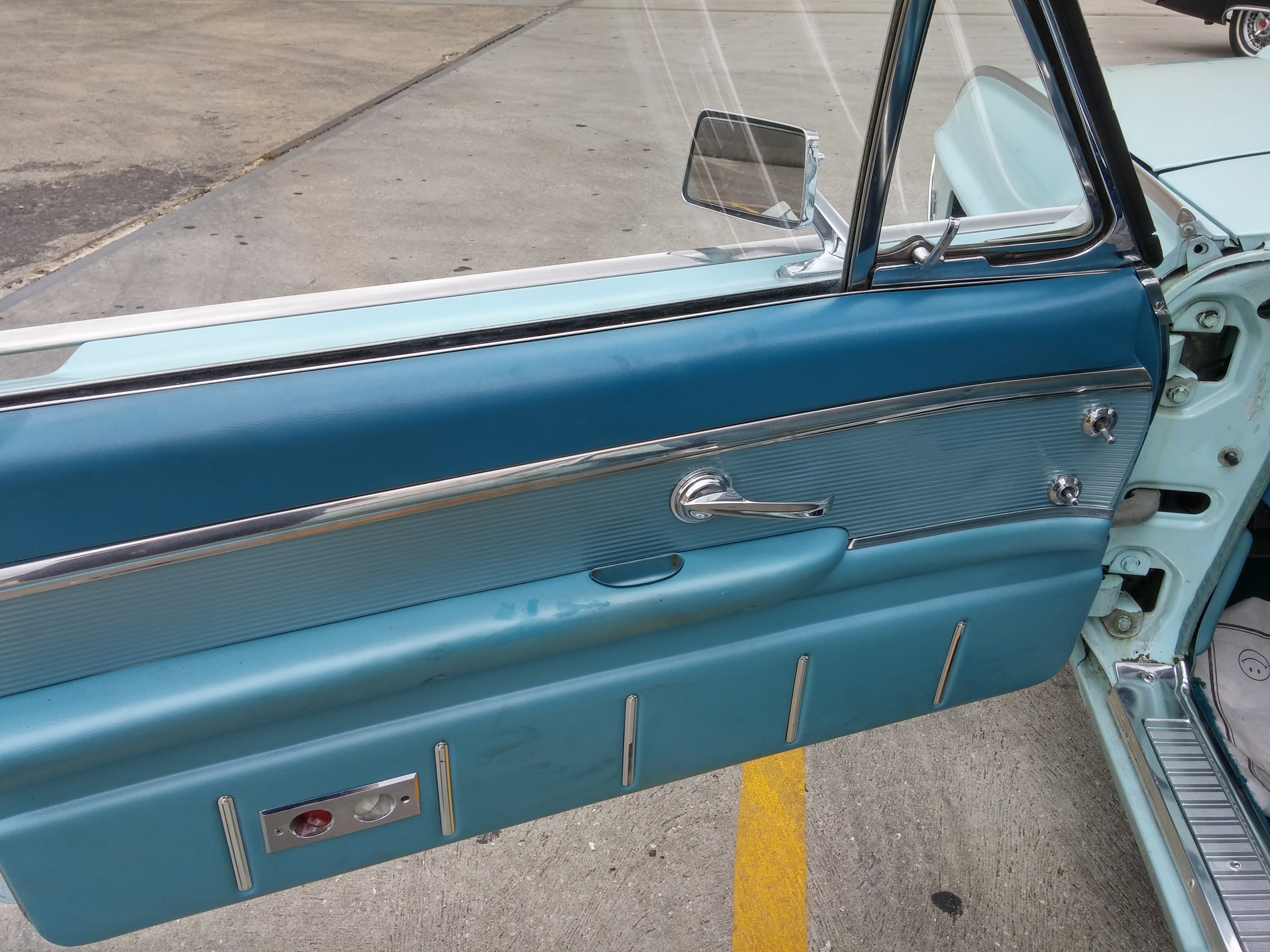 2nd Image of a 1963 FORD THUNDERBIRD