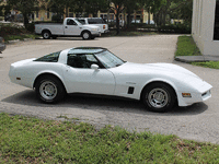 Image 2 of 10 of a 1982 CHEVROLET CORVETTE