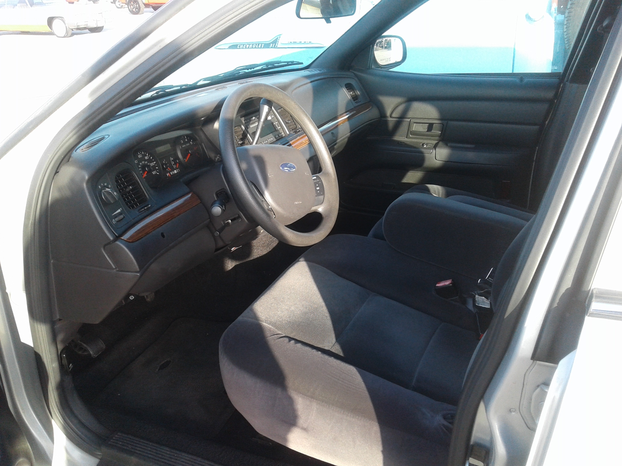 2nd Image of a 2007 FORD CROWN VICTORIA
