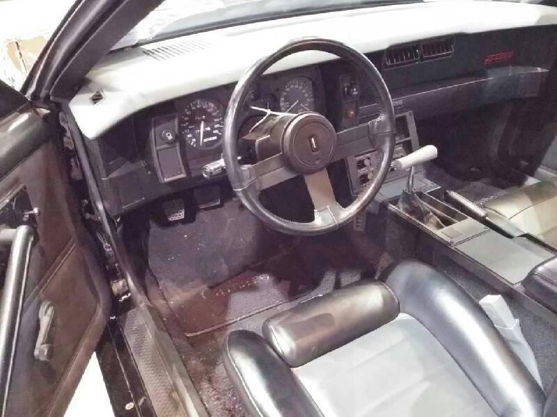 2nd Image of a 1984 CHEVROLET CAMARO