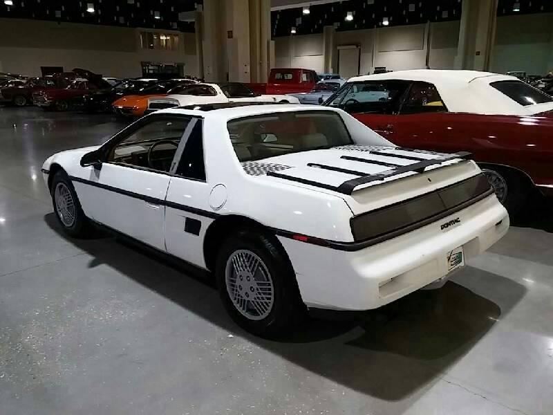 2nd Image of a 1987 PONTIAC FIERO