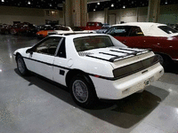 Image 3 of 6 of a 1987 PONTIAC FIERO