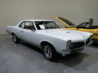 Image 6 of 9 of a 1967 PONTIAC GTO