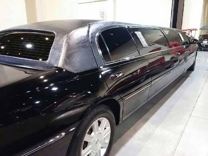 1st Image of a 2007 LINCOLN TOWN CAR EXECUTIVE