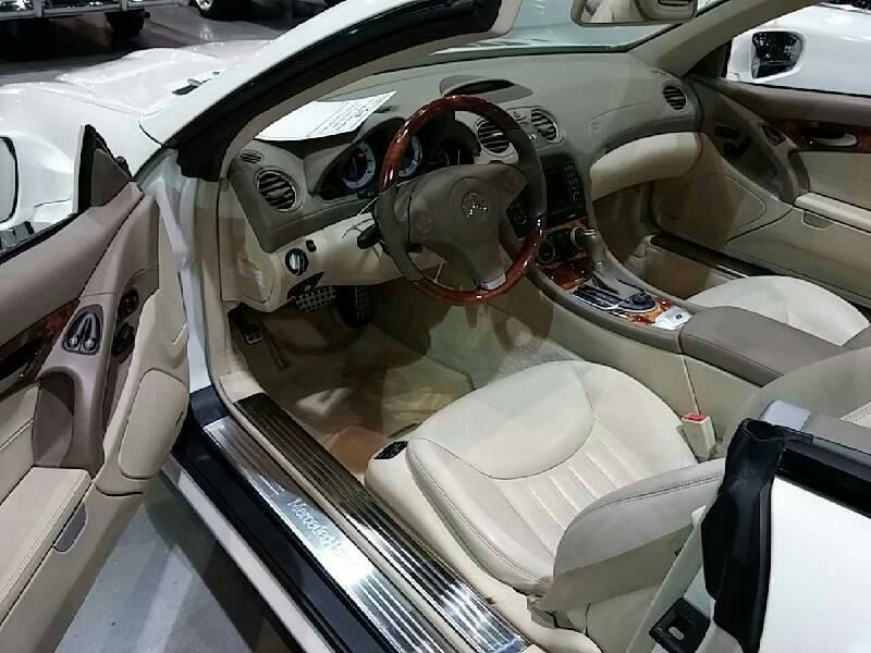 2nd Image of a 2011 MERCEDES-BENZ SL-CLASS SL550