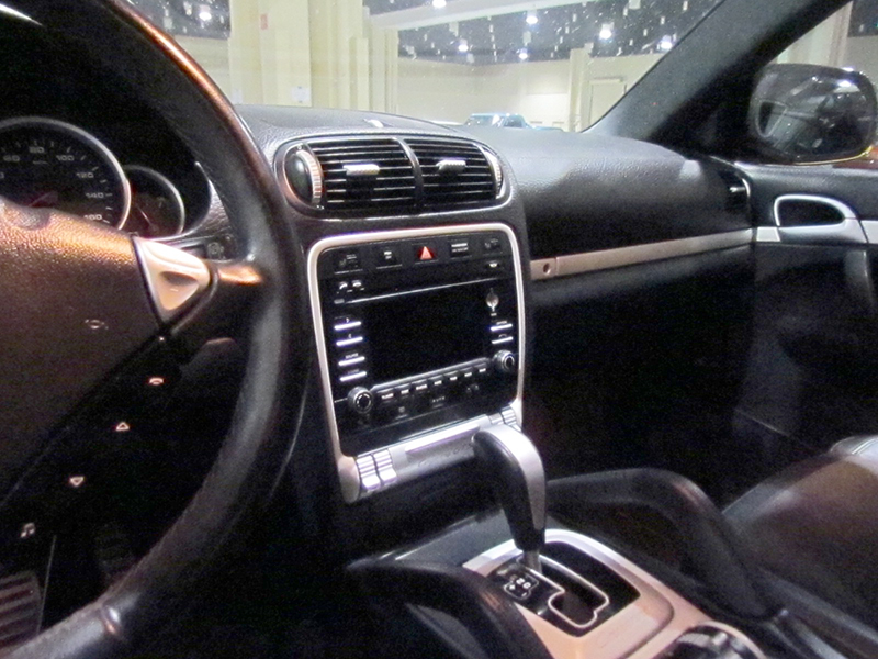 5th Image of a 2009 PORSCHE CAYENNE GTS