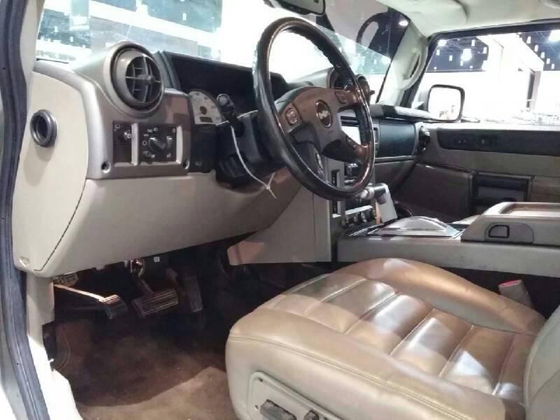 2nd Image of a 2004 HUMMER H2 3/4 TON