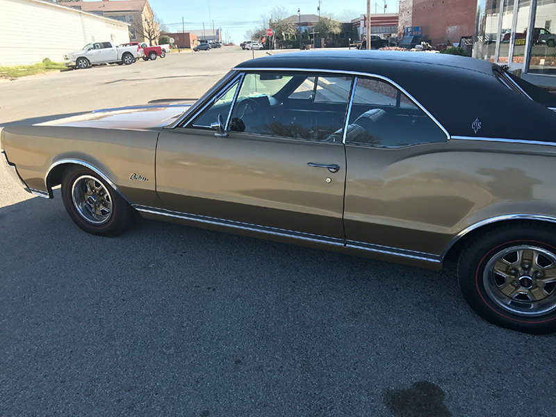 2nd Image of a 1967 OLDSMOBILE CUTLASS SUPREME