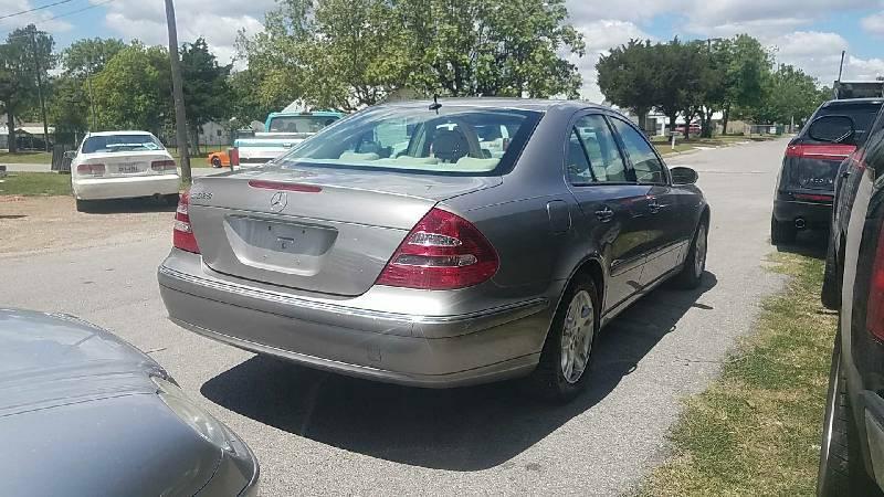 2nd Image of a 2004 MERCEDES-BENZ E-CLASS E320