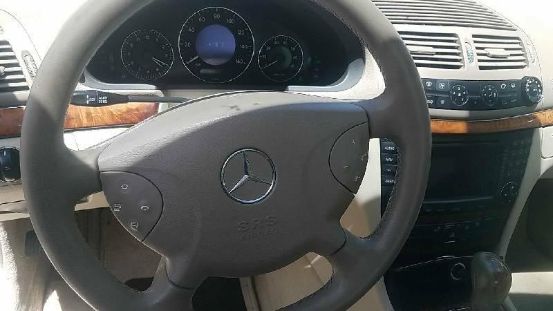 4th Image of a 2004 MERCEDES-BENZ E-CLASS E320