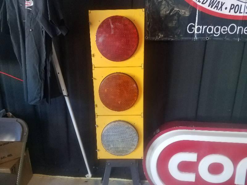 0th Image of a N/A LIGHTED SIGN TRAFFIC LIGHT