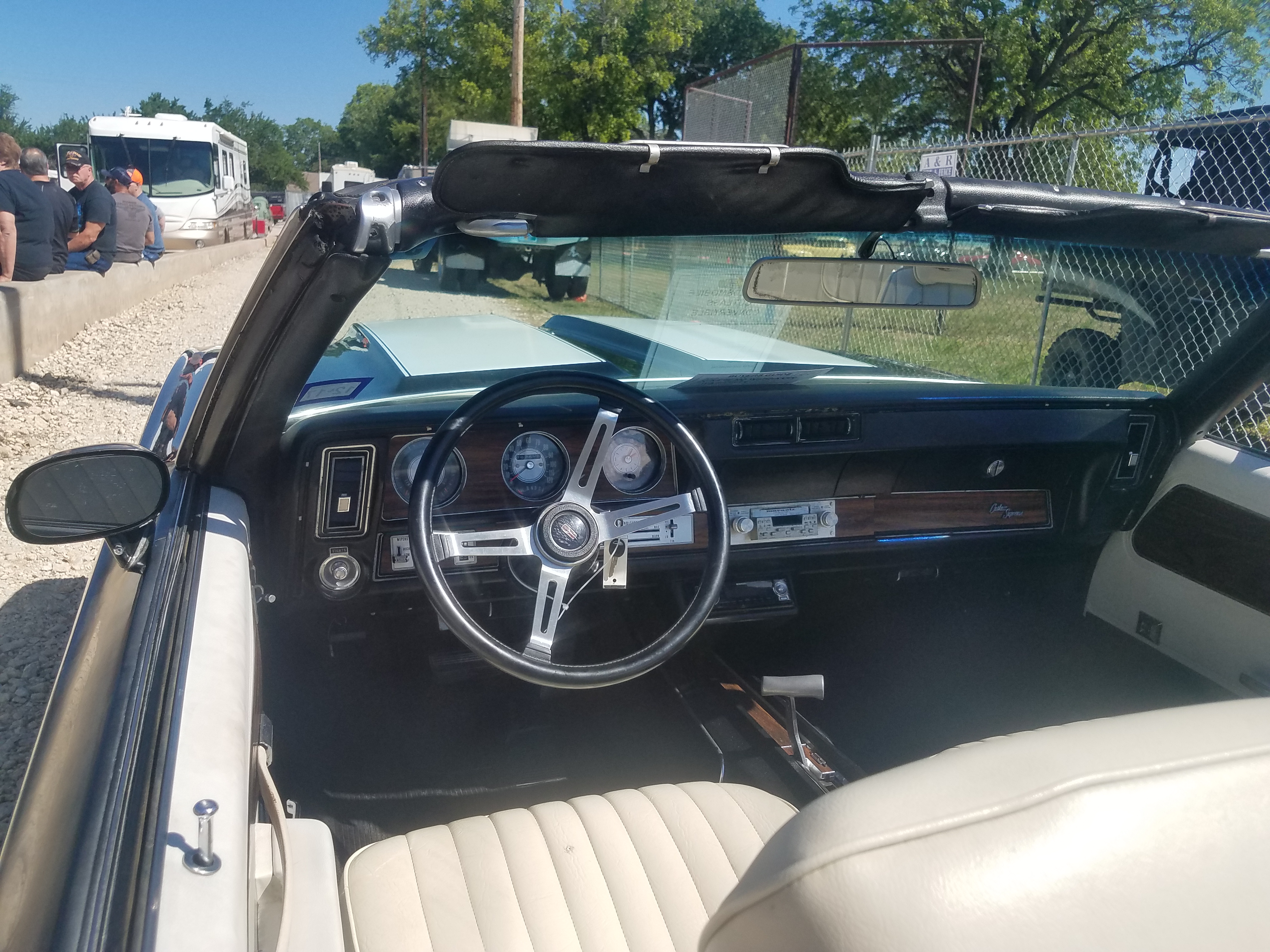 2nd Image of a 1972 OLDSMOBILE CUTLASS