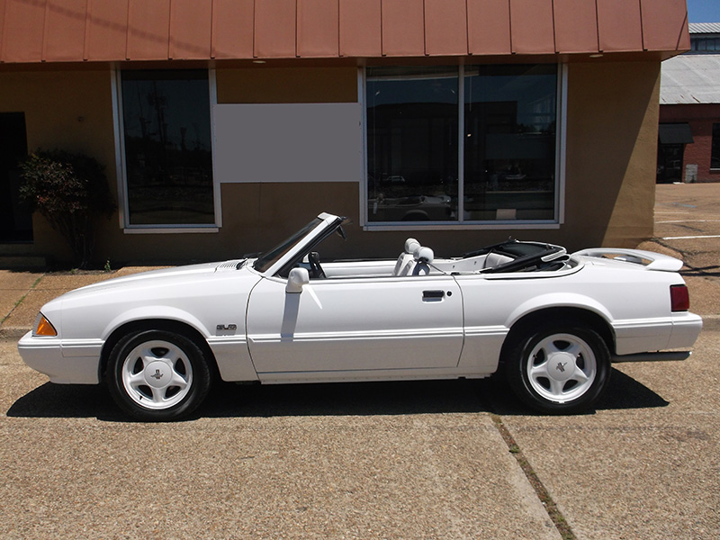 2nd Image of a 1993 FORD MUSTANG LX