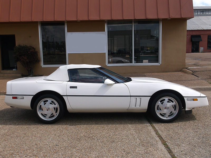 2nd Image of a 1988 CHEVROLET CORVETTE