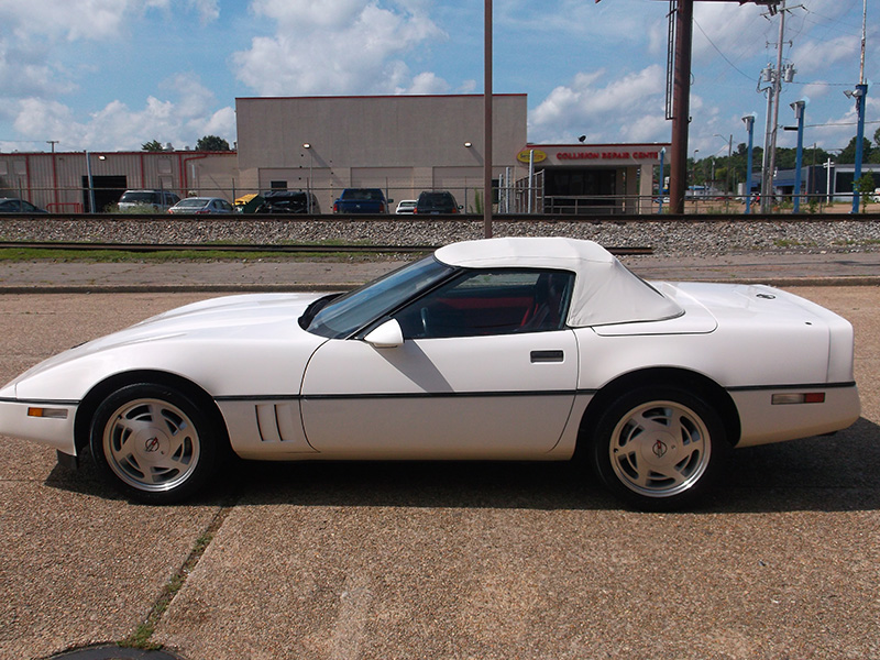 3rd Image of a 1988 CHEVROLET CORVETTE