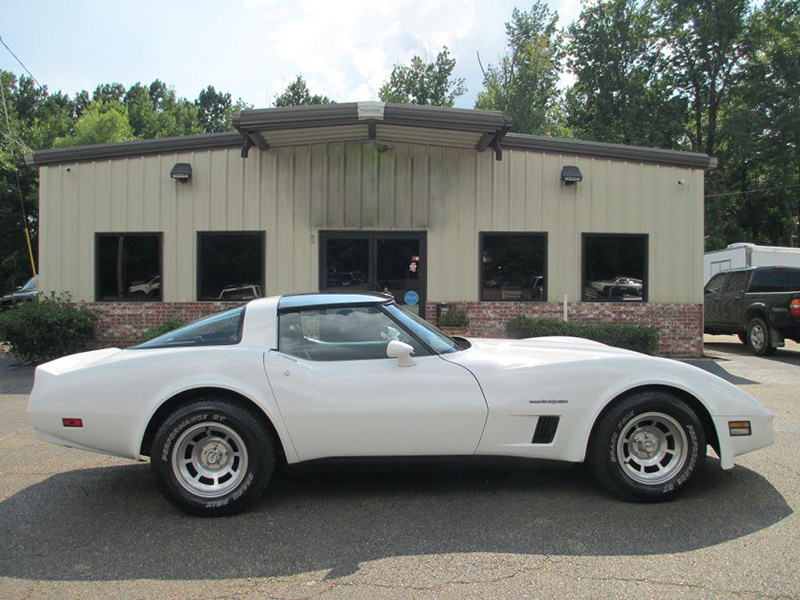 2nd Image of a 1982 CHEVROLET CORVETTE