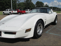 Image 2 of 19 of a 1982 CHEVROLET CORVETTE