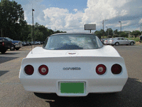 Image 6 of 19 of a 1982 CHEVROLET CORVETTE