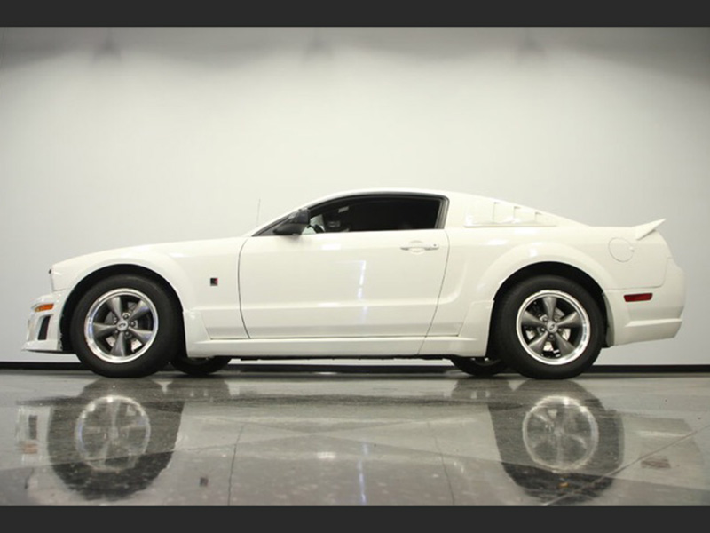 2nd Image of a 2005 FORD MUSTANG GT