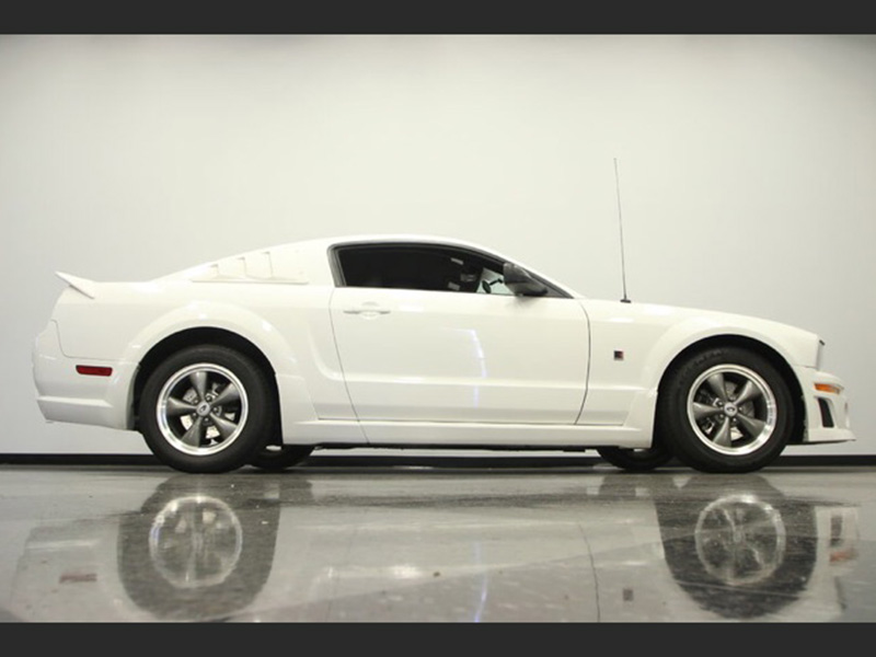 3rd Image of a 2005 FORD MUSTANG GT