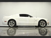Image 4 of 10 of a 2005 FORD MUSTANG GT