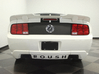 Image 6 of 10 of a 2005 FORD MUSTANG GT