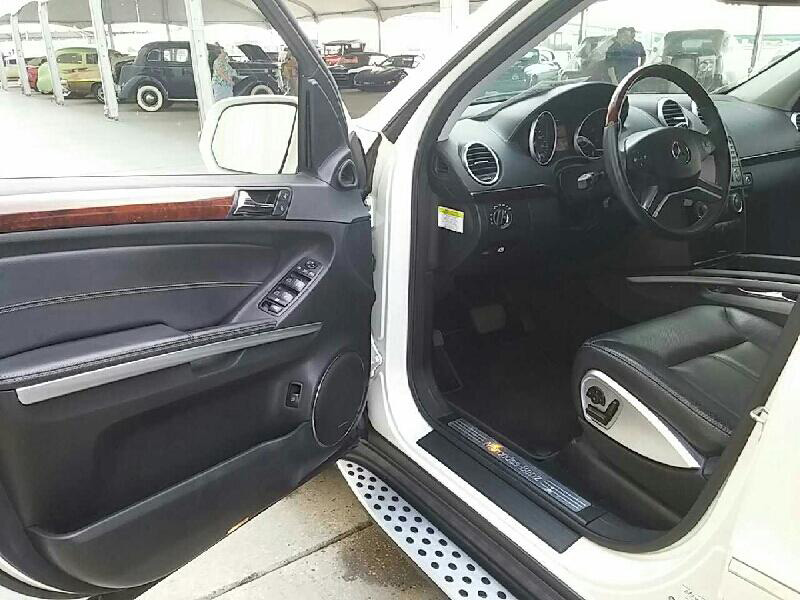 2nd Image of a 2009 MERCEDES-BENZ GL-CLASS GL550 4MATIC