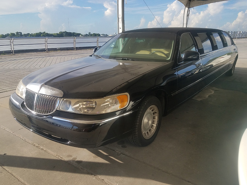 0th Image of a 1998 LINCOLN TOWN CAR EXECUTIVE