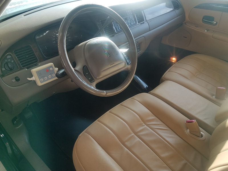 2nd Image of a 1998 LINCOLN TOWN CAR EXECUTIVE