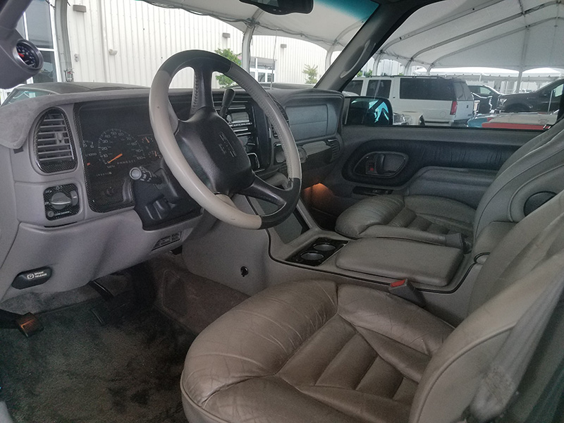2nd Image of a 1999 GMC SUBURBAN K2500