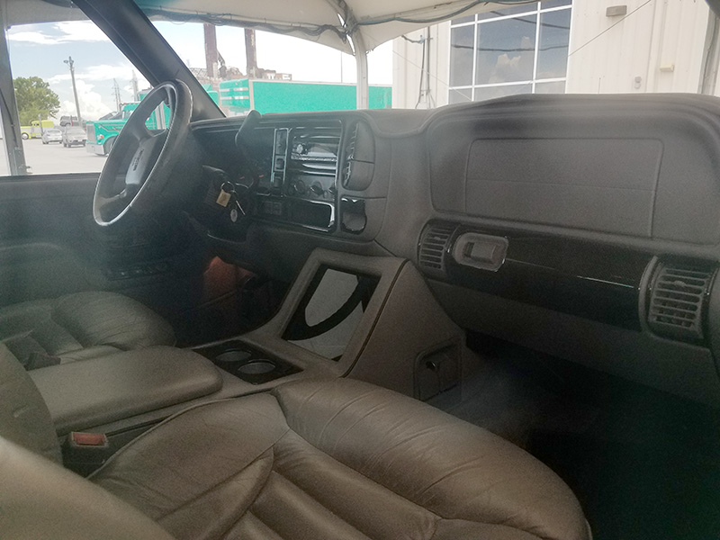 4th Image of a 1999 GMC SUBURBAN K2500