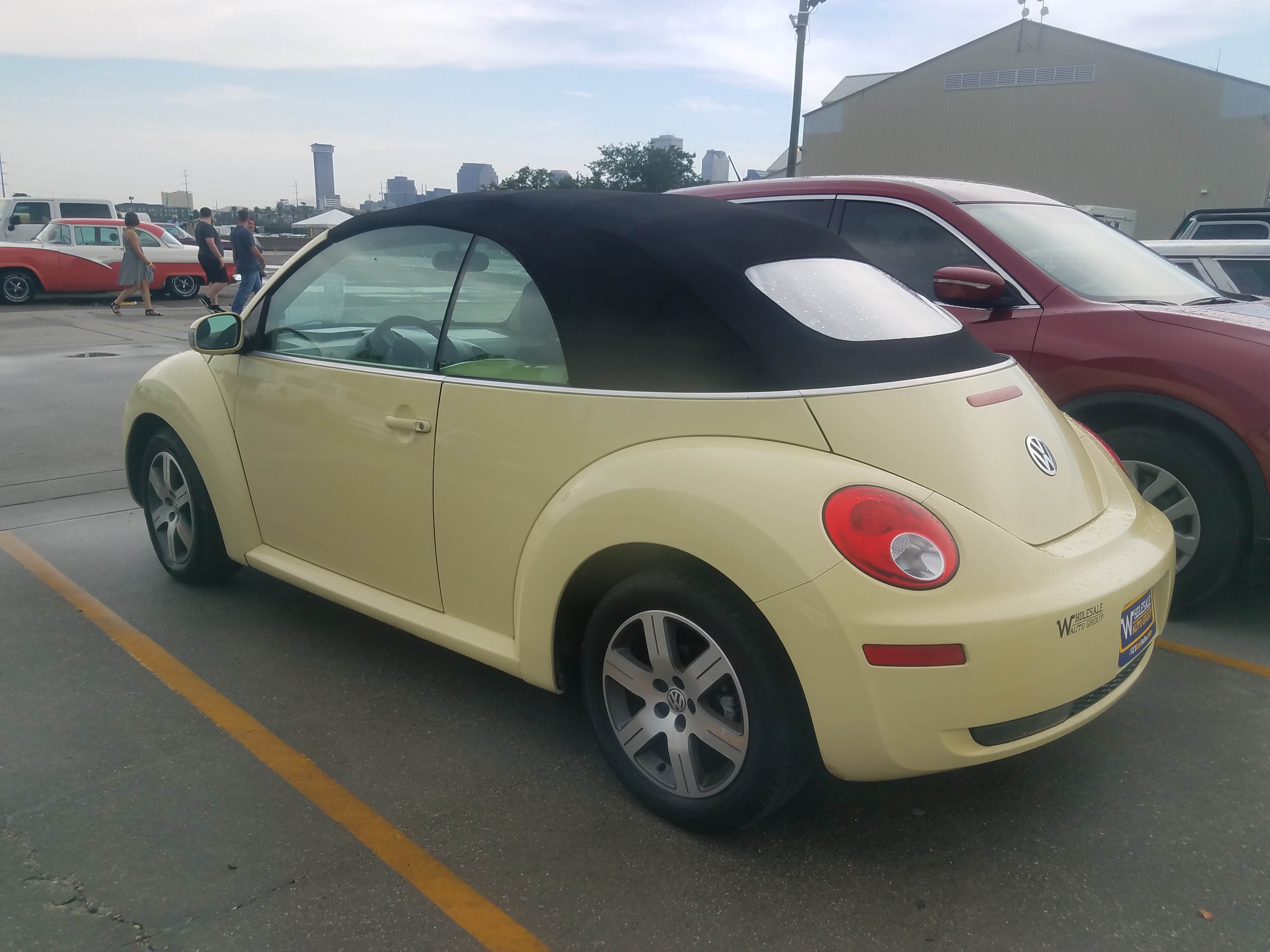 1st Image of a 2006 VOLKSWAGEN NEW BEETLE 2.5