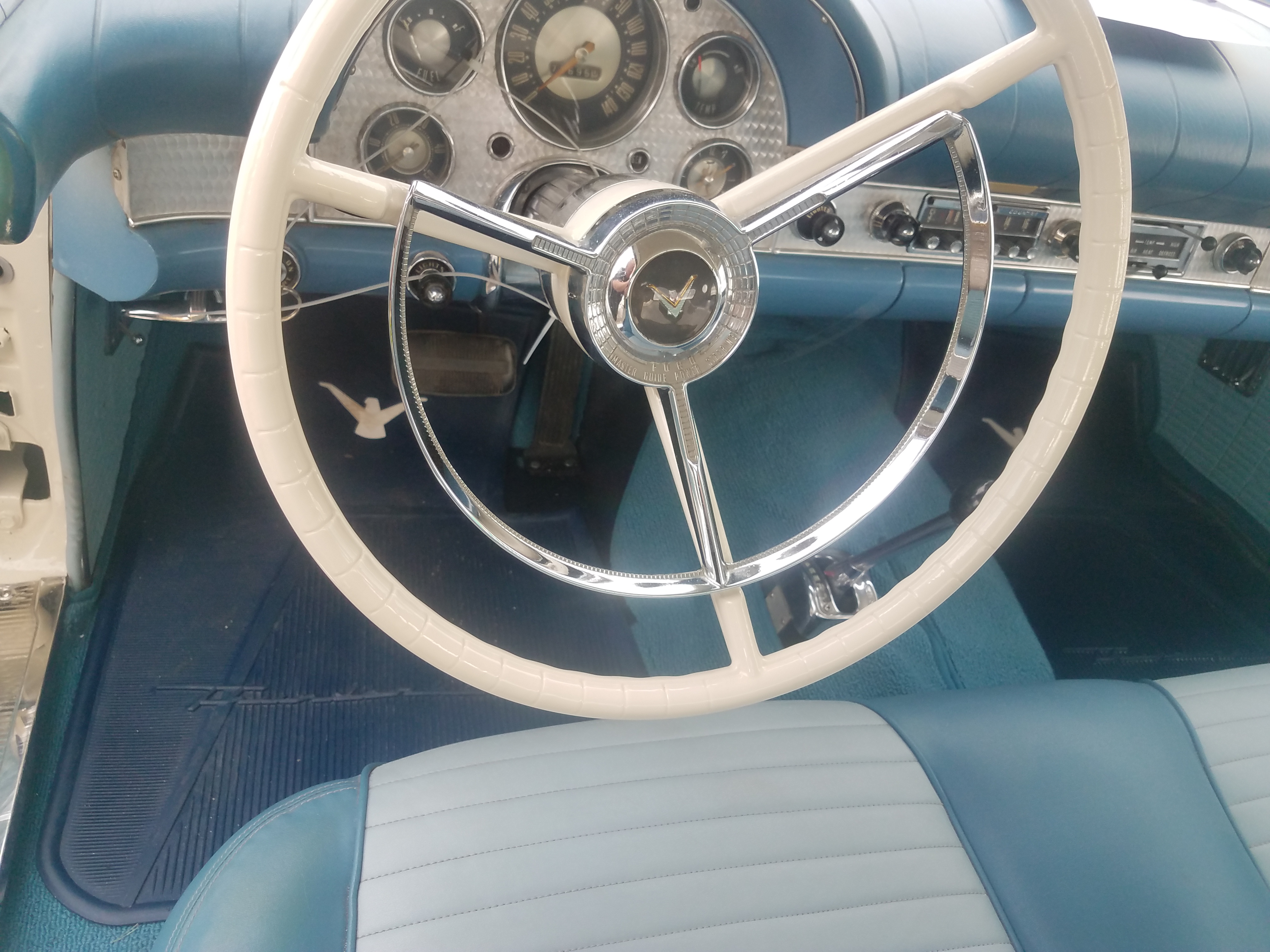 3rd Image of a 1957 FORD THUNDERBIRD